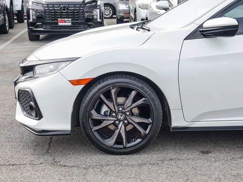 Used 2018 Honda Civic Sport image 9