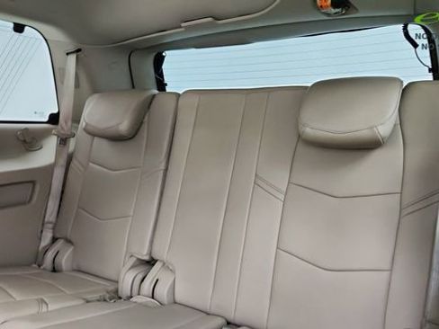 Used 2015 Cadillac Escalade Luxury RWD image 30