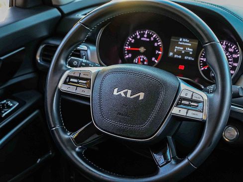 Certified 2022 Kia Telluride S image 10