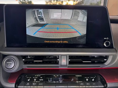 Used 2024 Toyota Prius Prime Premium FWD image 32