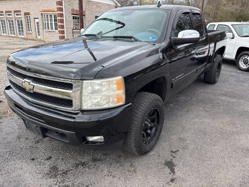 Used 2010 Chevrolet Silverado 1500 LTZ image 2