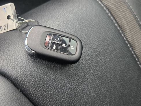 Certified 2025 Honda Pilot Touring image 22