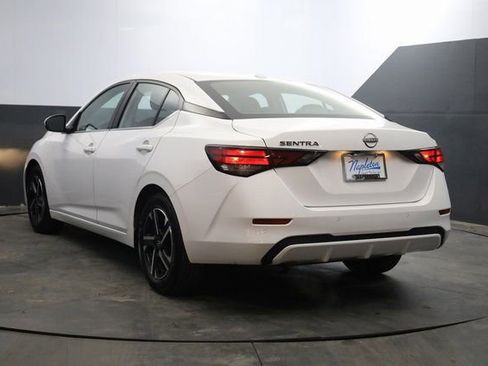 Used 2025 Nissan Sentra SV image 5