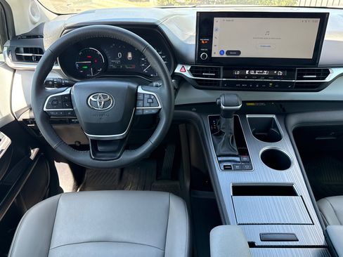 Certified 2025 Toyota Sienna XLE w/ XLE Plus Package AWD/4WD image 20