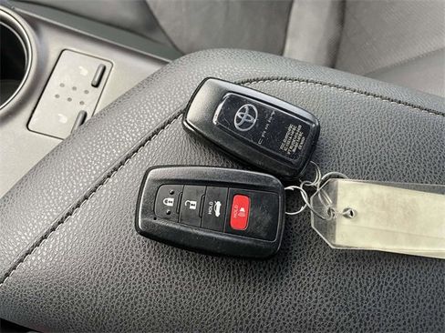 Used 2021 Toyota Camry XSE image 31