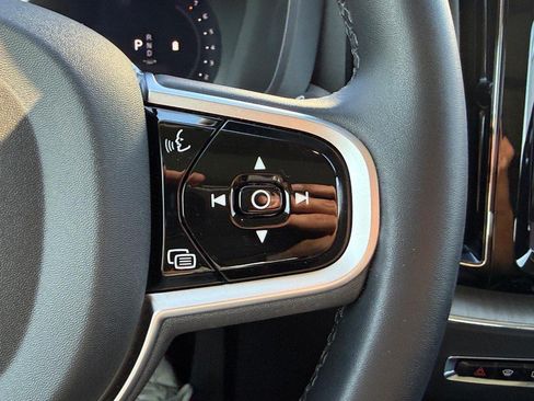 Certified 2025 Volvo XC60 B5 Plus AWD/4WD image 20