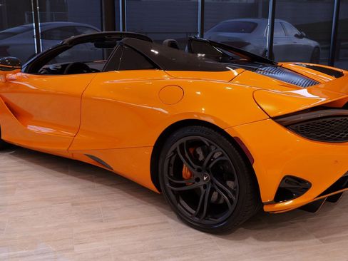 Used 2024 McLaren 750S Spider image 17