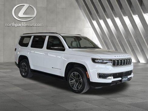 Used 2024 Jeep Wagoneer 2WD w/ Premium Group I image 5