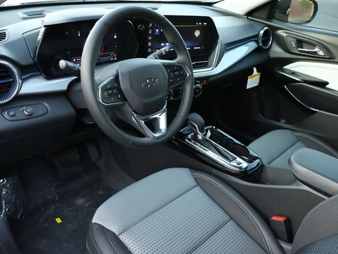 New 2026 Chevrolet Trax LT w/ Driver Confidence Package FWD image 3