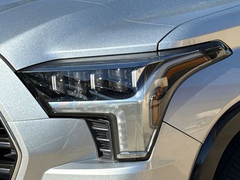 Used 2023 Toyota Sequoia Platinum AWD/4WD image 4