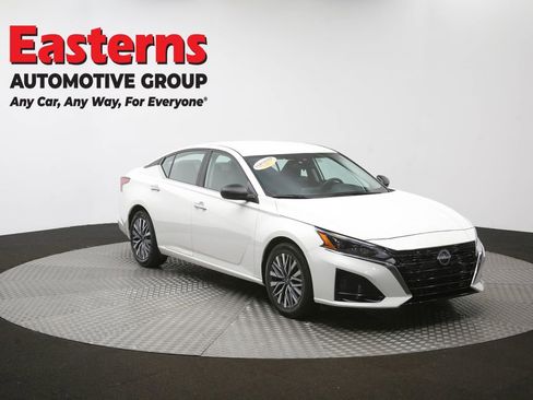 Used 2025 Nissan Altima 2.5 SV FWD image 49