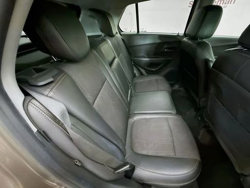 Used 2021 Chevrolet Trax LT w/ Driver Confidence Package FWD image 24