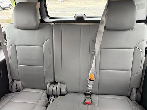 Used 2015 Chevrolet Suburban LT image 11