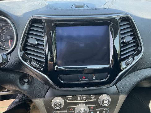 Used 2022 Jeep Cherokee Limited w/ Elite Package AWD/4WD image 21