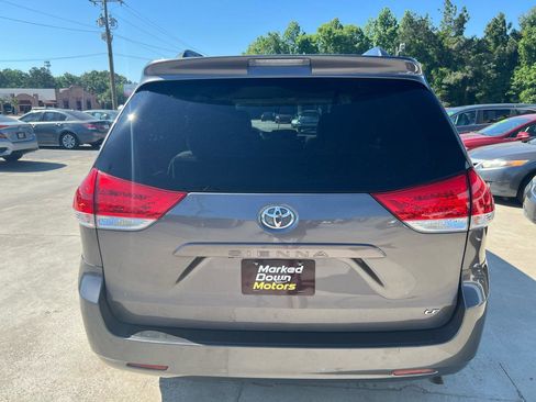 Used 2011 Toyota Sienna LE FWD image 6
