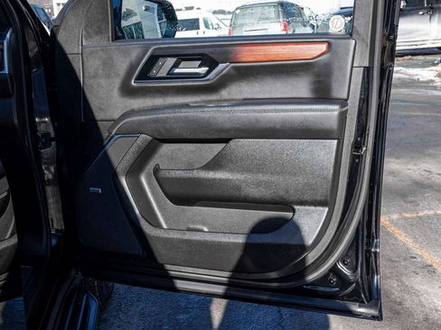 Used 2025 GMC Yukon Denali image 13