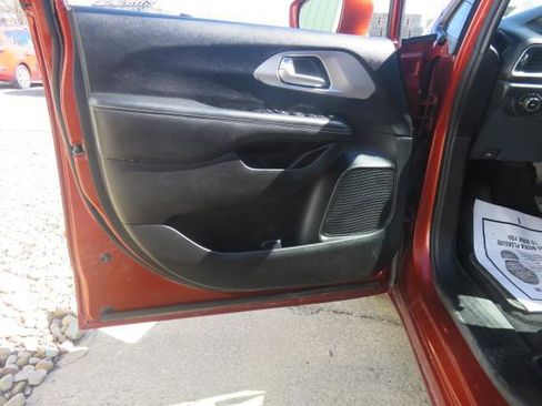 Used 2018 Chrysler Pacifica Touring Plus w/ S Appearance Package image 9