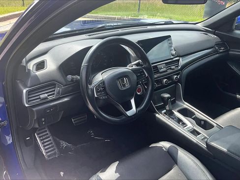 Used 2018 Honda Accord Sport image 17
