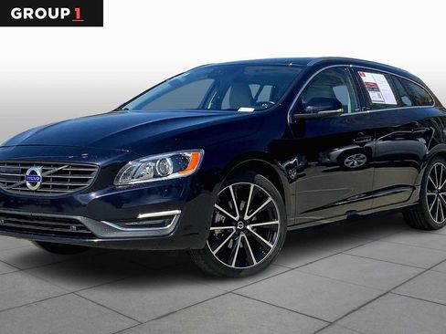 Used 2017 Volvo V60 T5 Platinum w/ Climate Package image 1