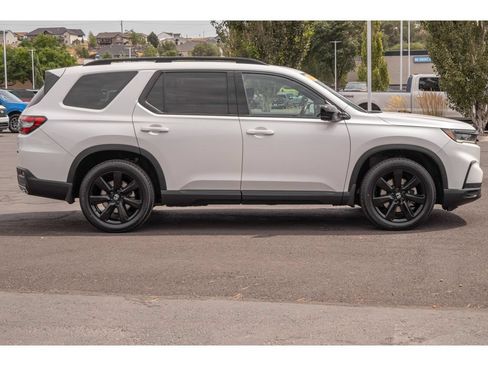 Used 2025 Honda Pilot Black Edition image 2