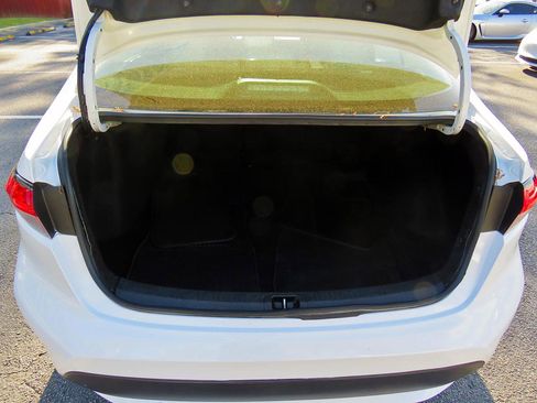 Used 2021 Toyota Corolla LE FWD image 16