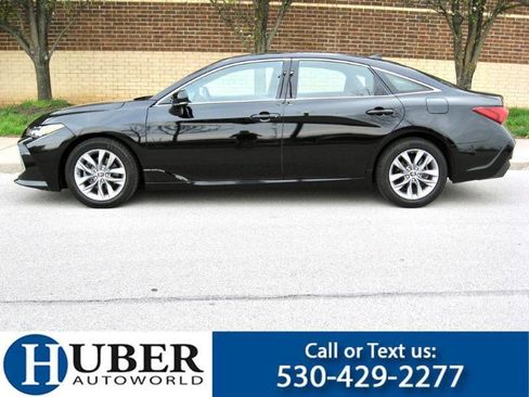 Used 2019 Toyota Avalon XLE image 3