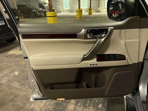 Used 2019 Lexus GX 460 Premium w/ Premium Package AWD/4WD image 31