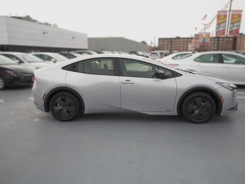 Certified 2025 Toyota Prius LE image 7