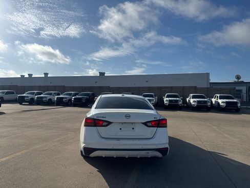 Certified 2023 Nissan Altima 2.5 SV FWD image 16