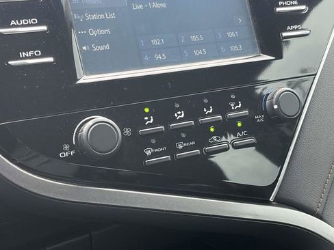 Used 2018 Toyota Camry LE FWD image 29