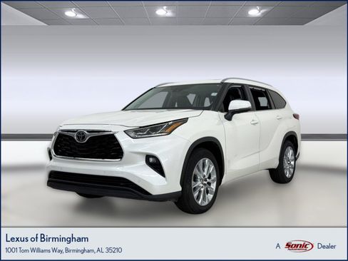Used 2021 Toyota Highlander Limited FWD image 1