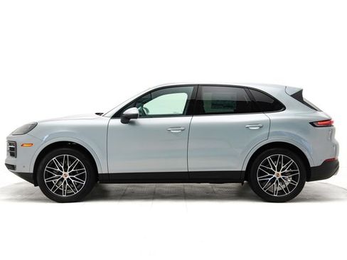 Certified 2025 Porsche Cayenne AWD/4WD image 2
