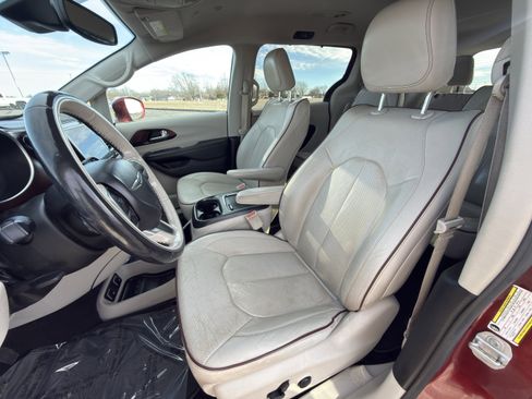 Used 2019 Chrysler Pacifica Limited w/ Advanced Safetytec Group image 13