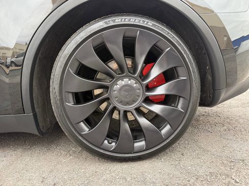 Used 2023 Tesla Model Y Performance image 31