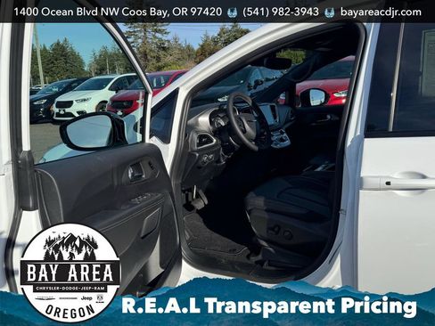 New 2026 Chrysler Pacifica Select w/ S Appearance Package FWD image 12