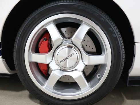 Used 2005 Ford GT image 16