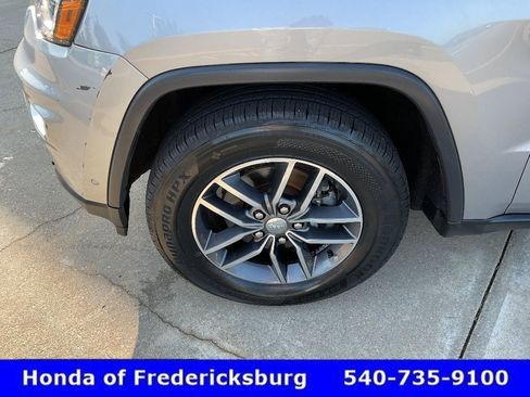 Used 2017 Jeep Grand Cherokee Limited w/ Luxury Group II AWD/4WD image 9