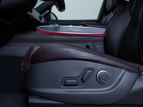 Used 2022 Genesis GV70 2.5T w/ Advanced Package image 19