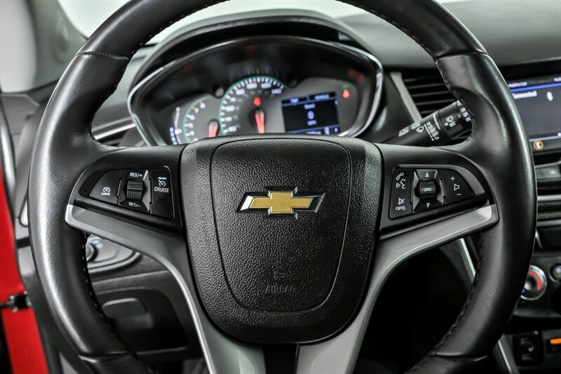 Used 2020 Chevrolet Trax LT AWD/4WD image 23