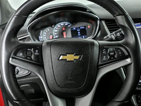 Used 2020 Chevrolet Trax LT w/ Driver Confidence Package AWD/4WD image 23