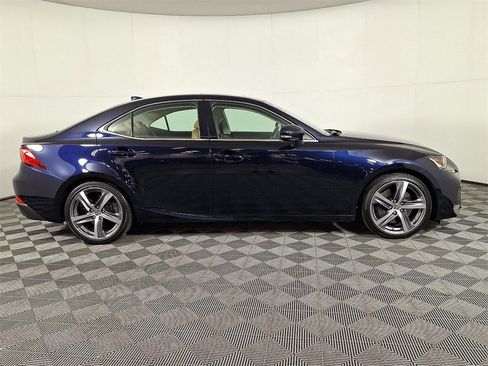 Used 2018 Lexus IS 300 AWD image 10