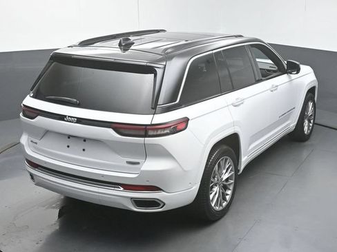 Used 2025 Jeep Grand Cherokee Summit AWD/4WD image 44
