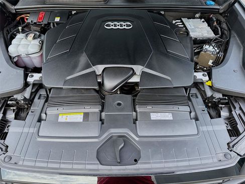 Used 2021 Audi Q8 Prestige AWD/4WD image 32