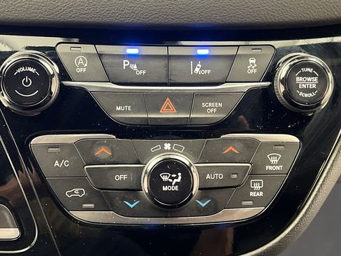 Used 2025 Chrysler Pacifica Select FWD image 55