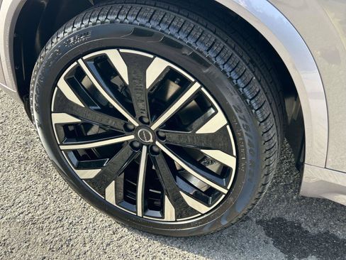 New 2026 Volvo XC90 B6 Plus w/ Protection Package Premier image 11