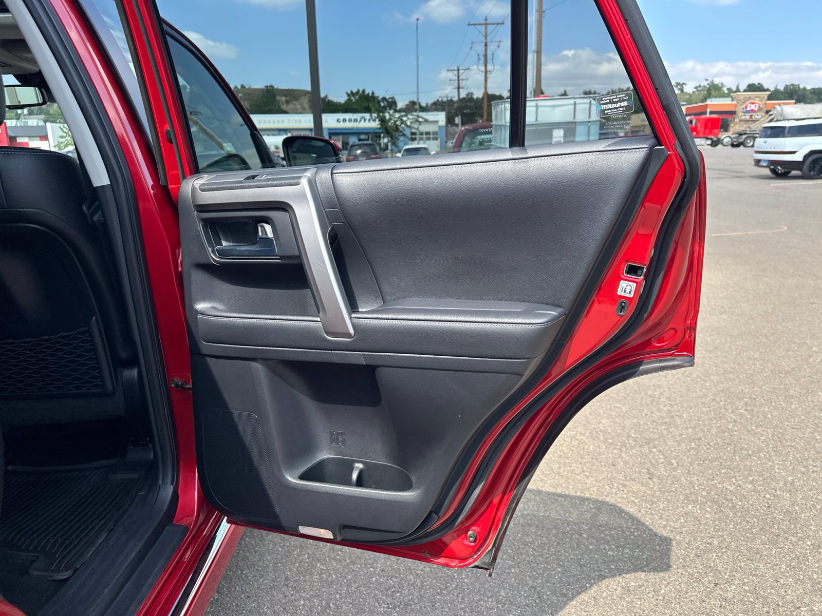Used 2022 Toyota 4Runner Limited AWD/4WD image 35