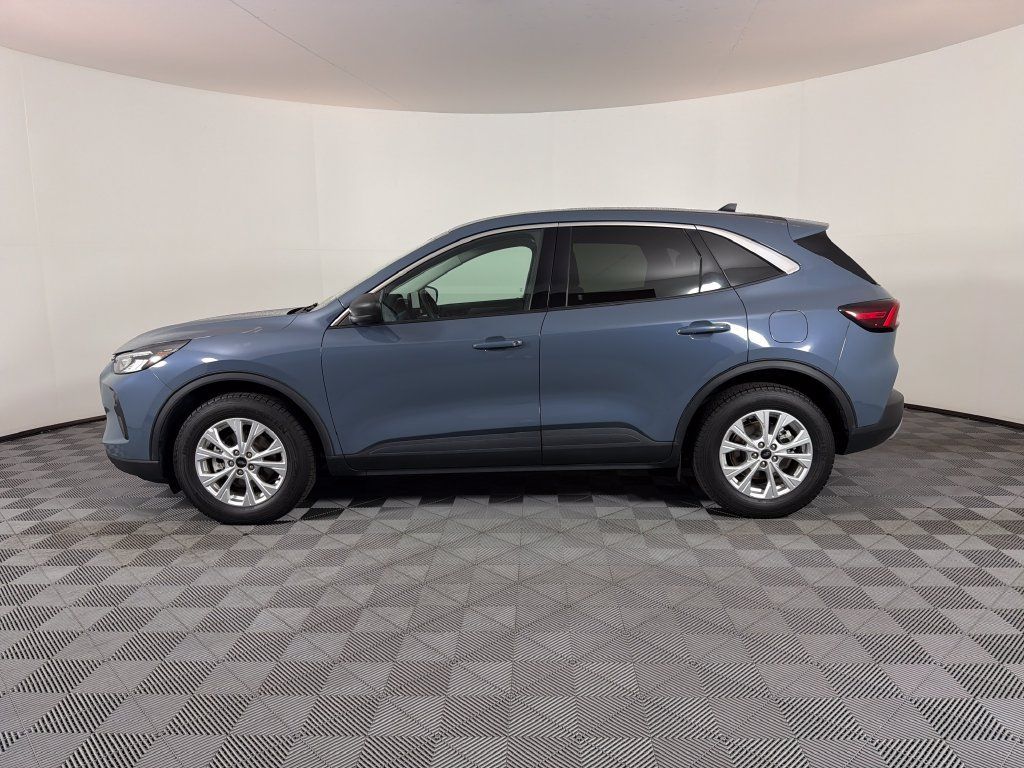 Used 2023 Ford Escape Active w/ Tech Pack #1 AWD/4WD image 6