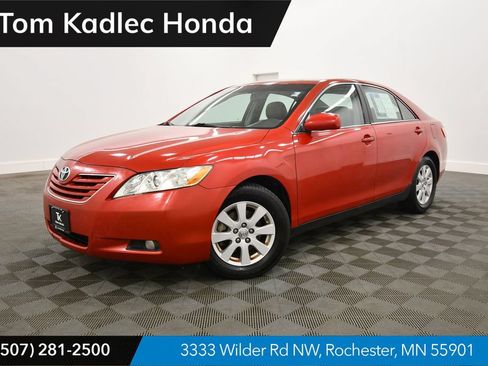 Used 2009 Toyota Camry XLE FWD image 1