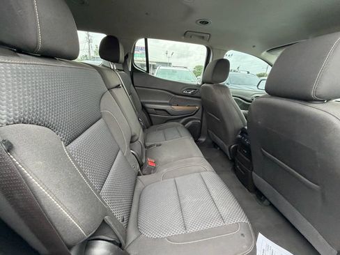 Used 2023 GMC Acadia SLE FWD image 17