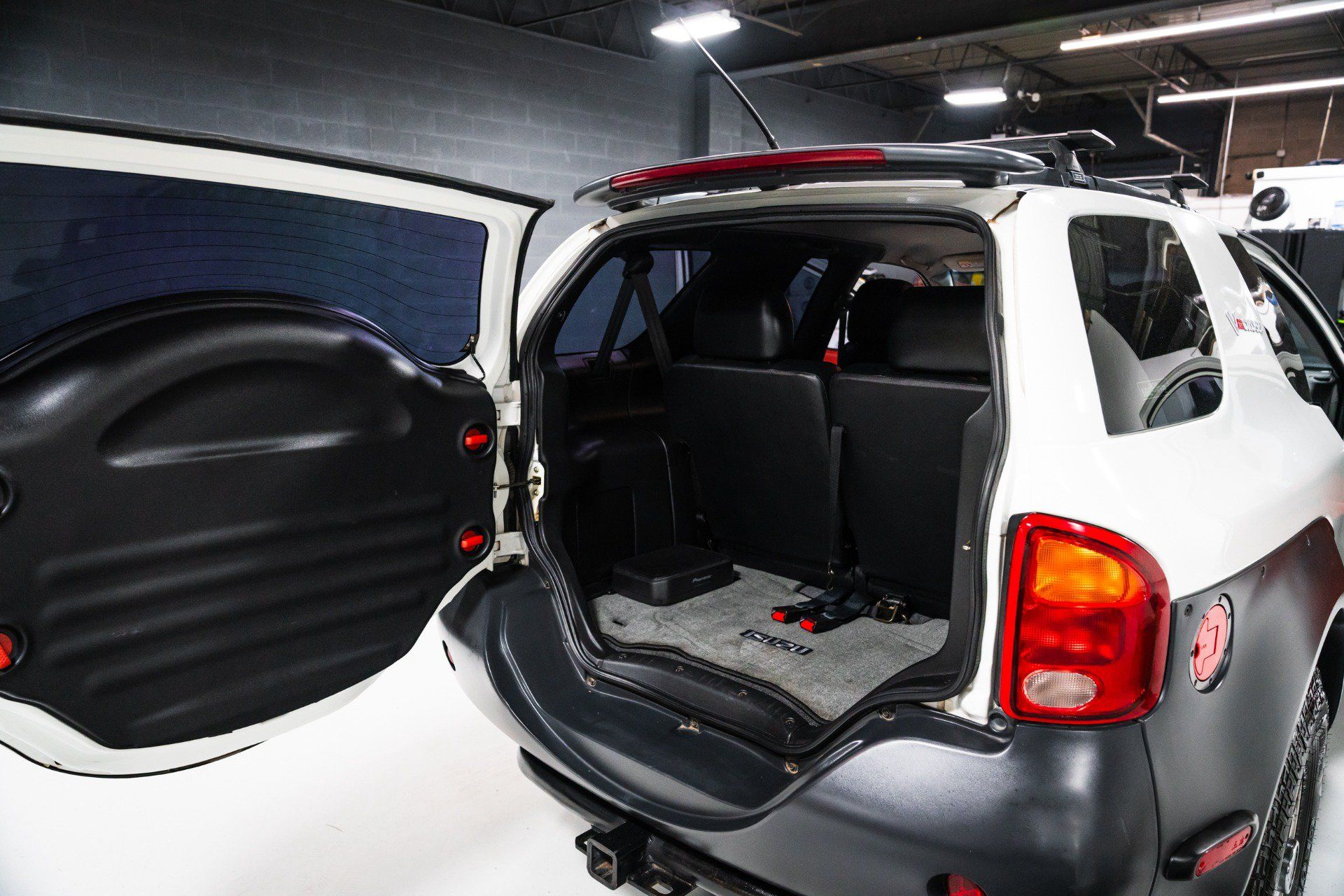 Used 1999 Isuzu VehiCROSS AWD/4WD image 16